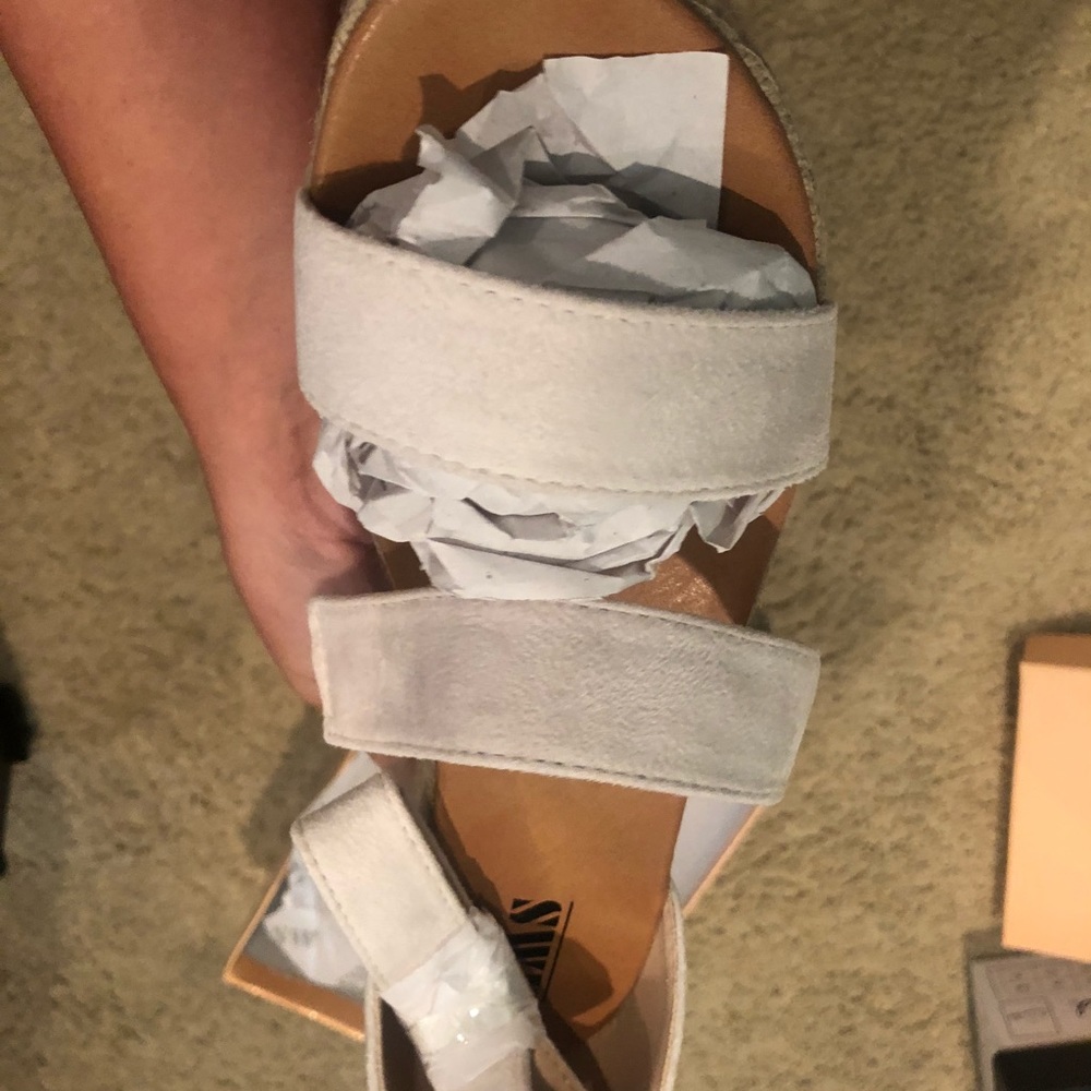Cream espadrilles - Picture 2 of 3